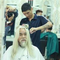 Nhà phê bình văn học Phạm Xuân Nguyên vị khách thân thuộc tại Tiến Đạt Hair Salon