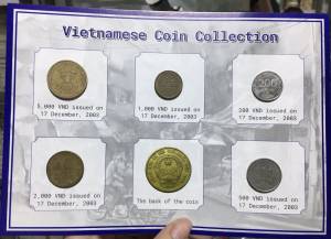 Bộ xu Việt Nam 5000,2000,1000,500,200 đồng năm 2003 kèm Folder