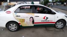 Đưa thương hiệu “chạy” khắp Cà Mau bằng quảng cáo trên xe taxi