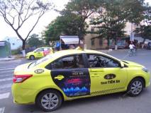 Quảng cáo trên taxi ở Quảng Nam
