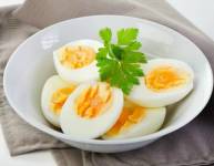 Ăn trứng nhiều có bị bệnh mỡ máu cao hay không?