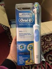 Bàn chải điện Oral B cho trẻ em và cả gia đình